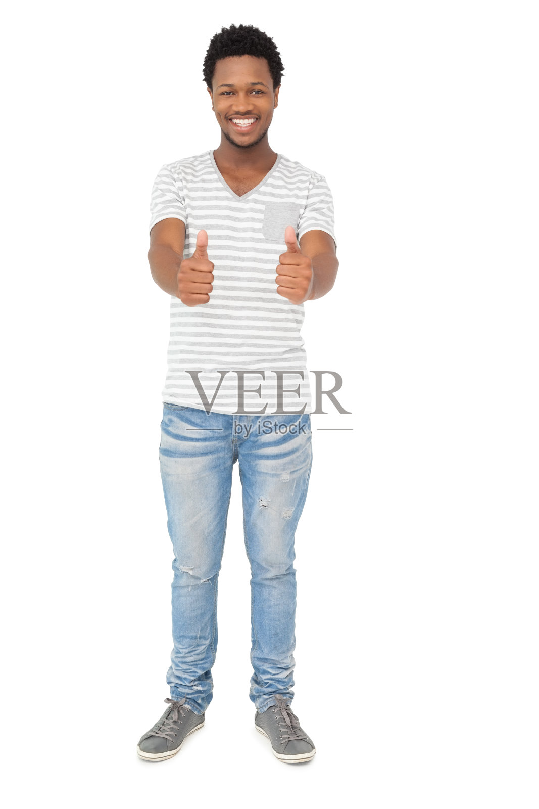 一个快乐的年轻人竖起大拇指的肖像照片摄影图片
