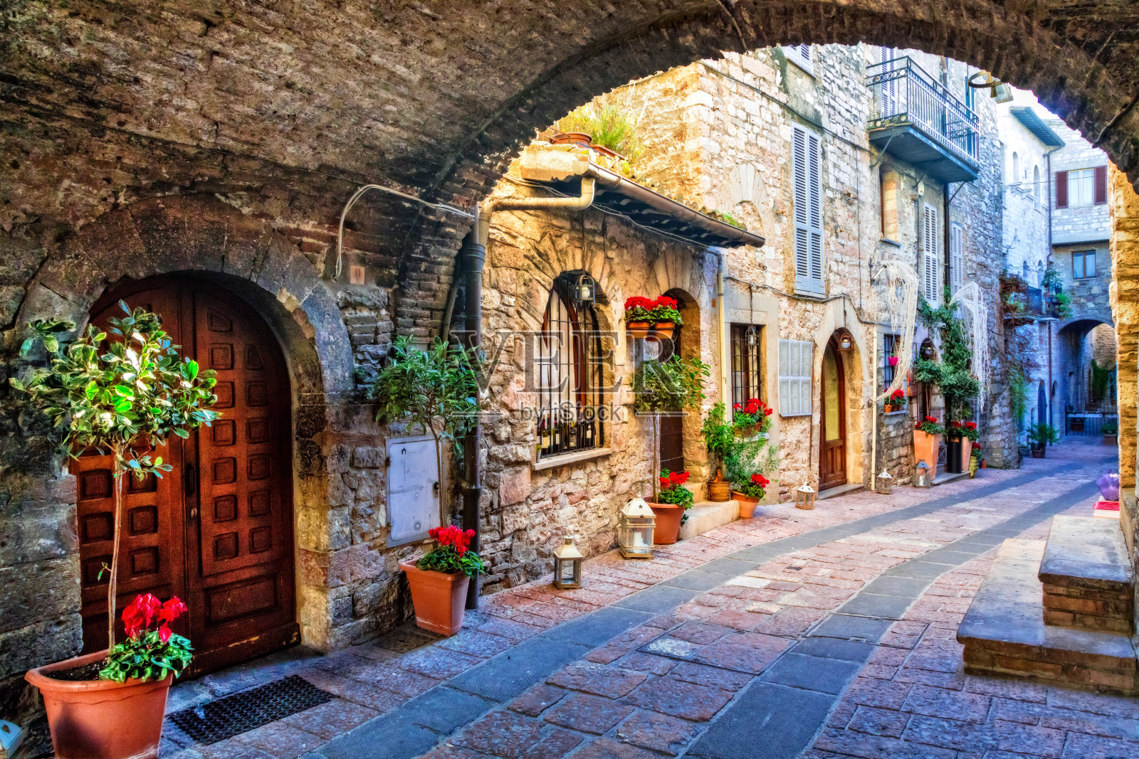 意大利翁布里亚地区中世纪城镇的迷人老街照片摄影图片