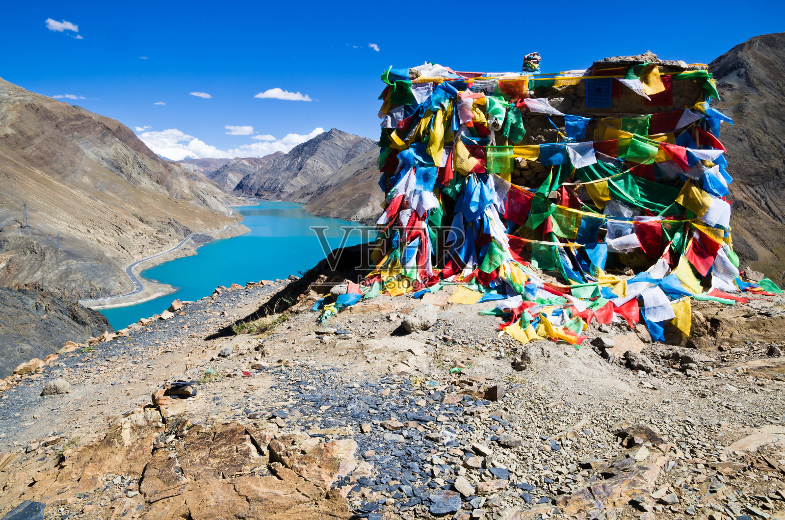 西藏的高山湖泊照片摄影图片