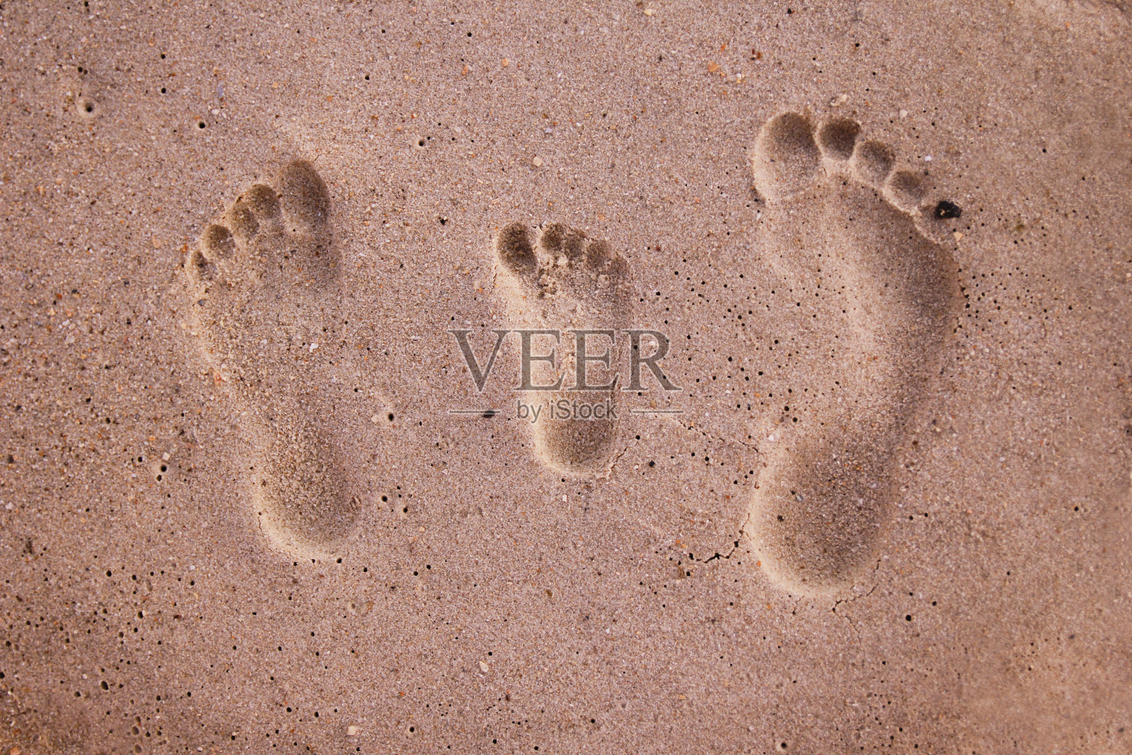 沙滩上的家庭脚印照片摄影图片