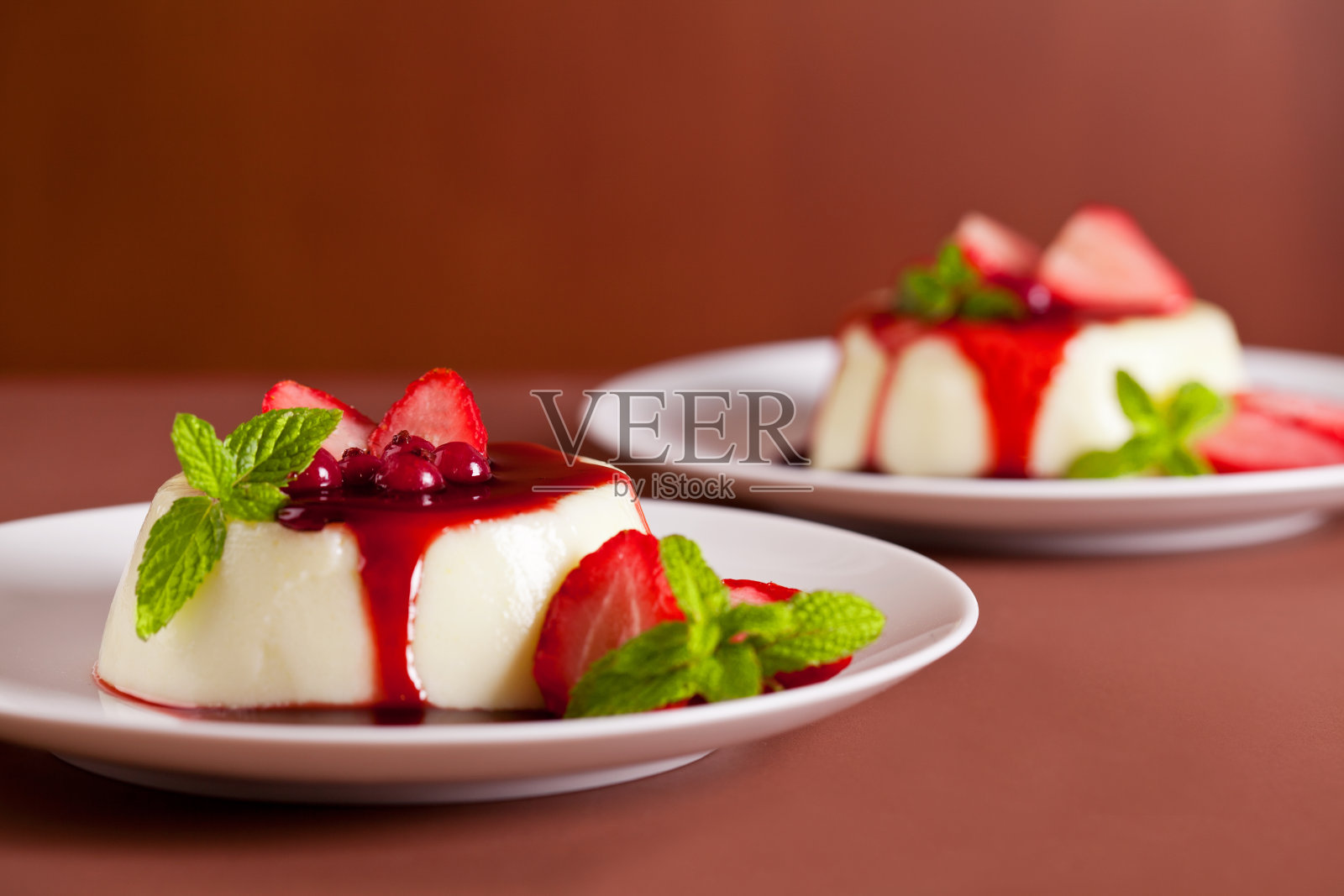 草莓香草奶油照片摄影图片