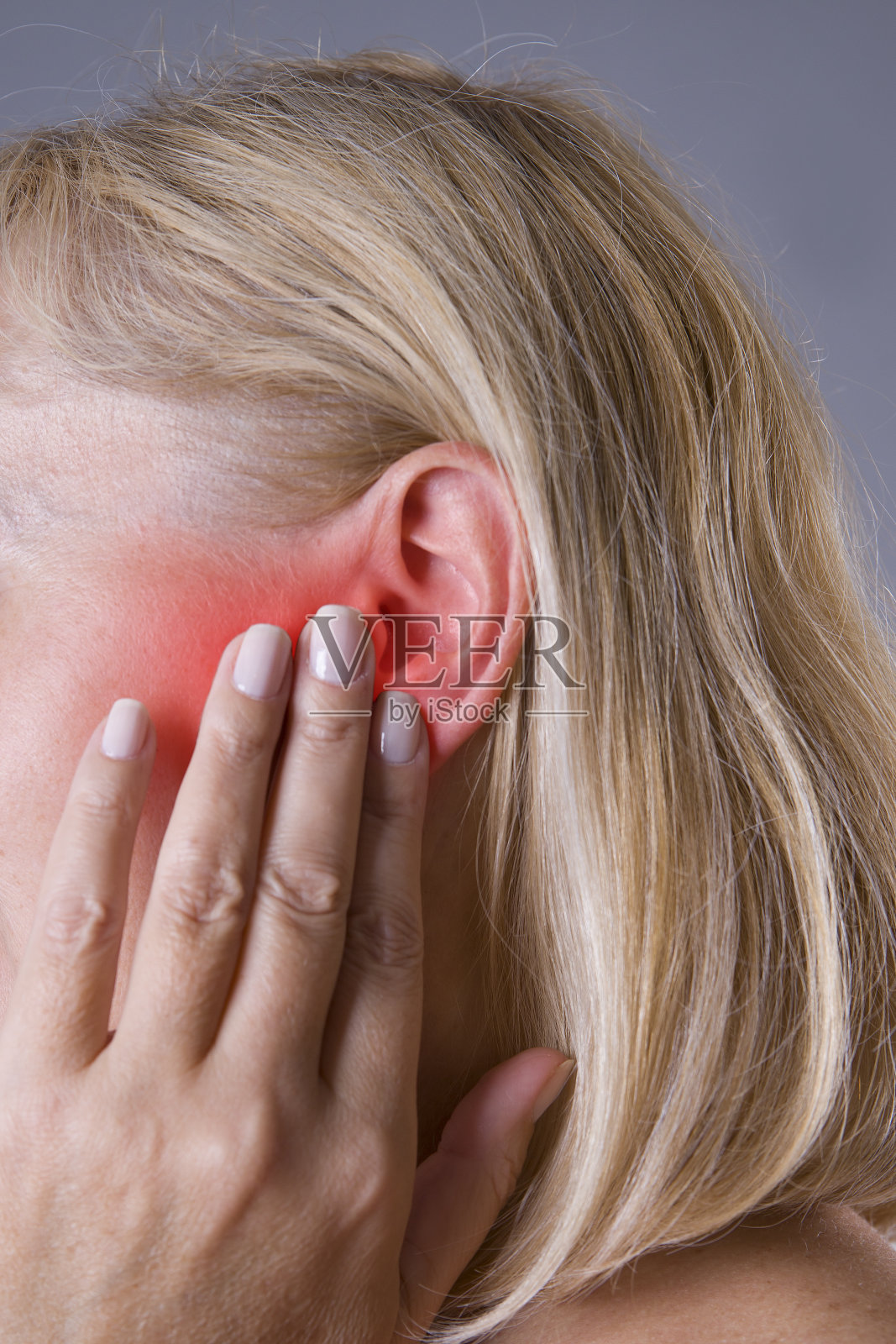 耳朵痛的女人，耳朵痛的特写照片摄影图片