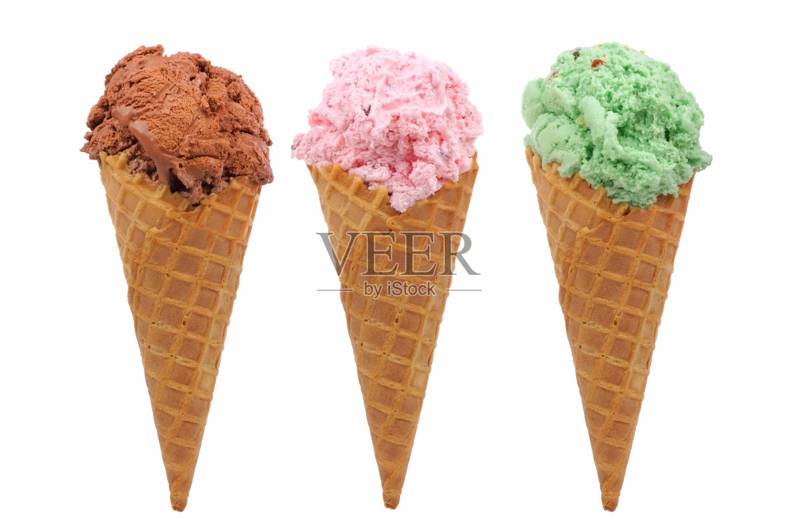 三个华夫筒冰淇淋孤立在白色照片摄影图片