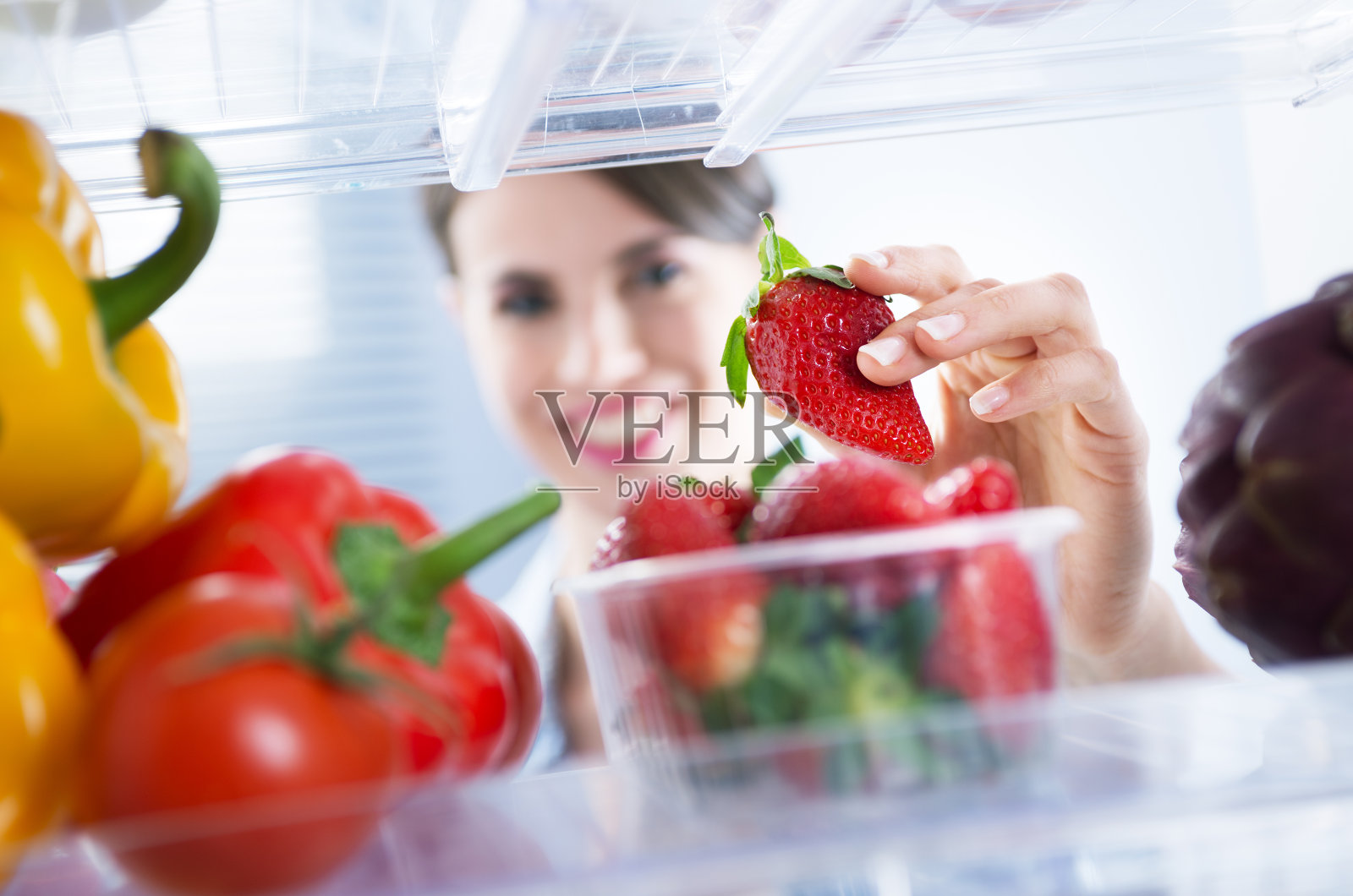 冰箱里的健康食品照片摄影图片