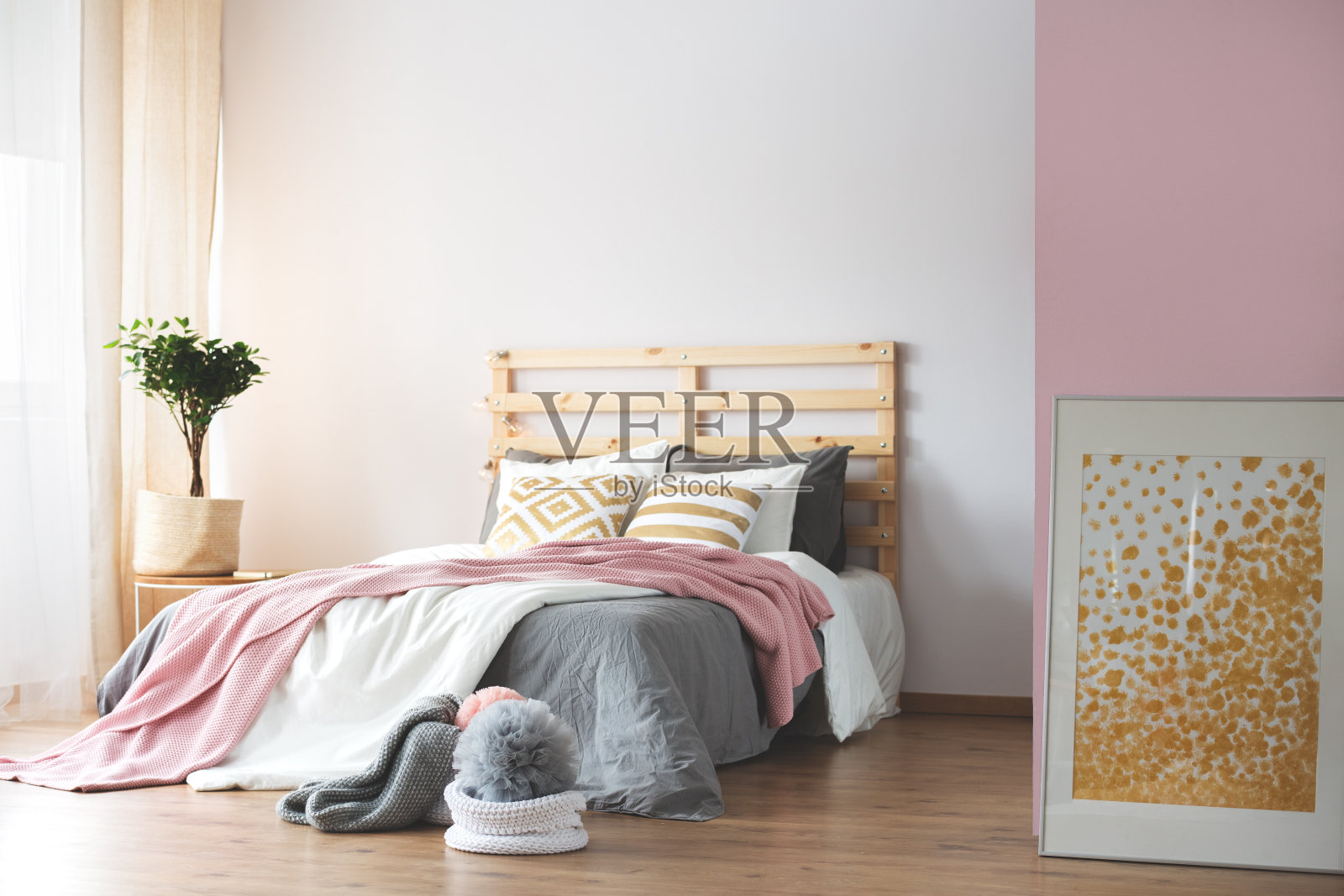 粉色和白色的卧室照片摄影图片
