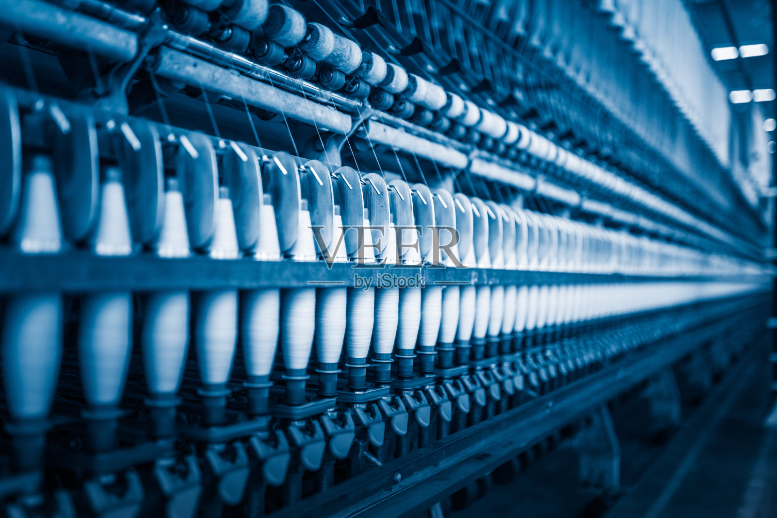 棉纺厂内的制线机照片摄影图片