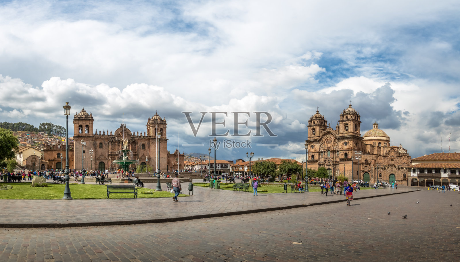 秘鲁库斯科，阿玛斯广场全景，印加喷泉，大教堂和耶稣教堂照片摄影图片