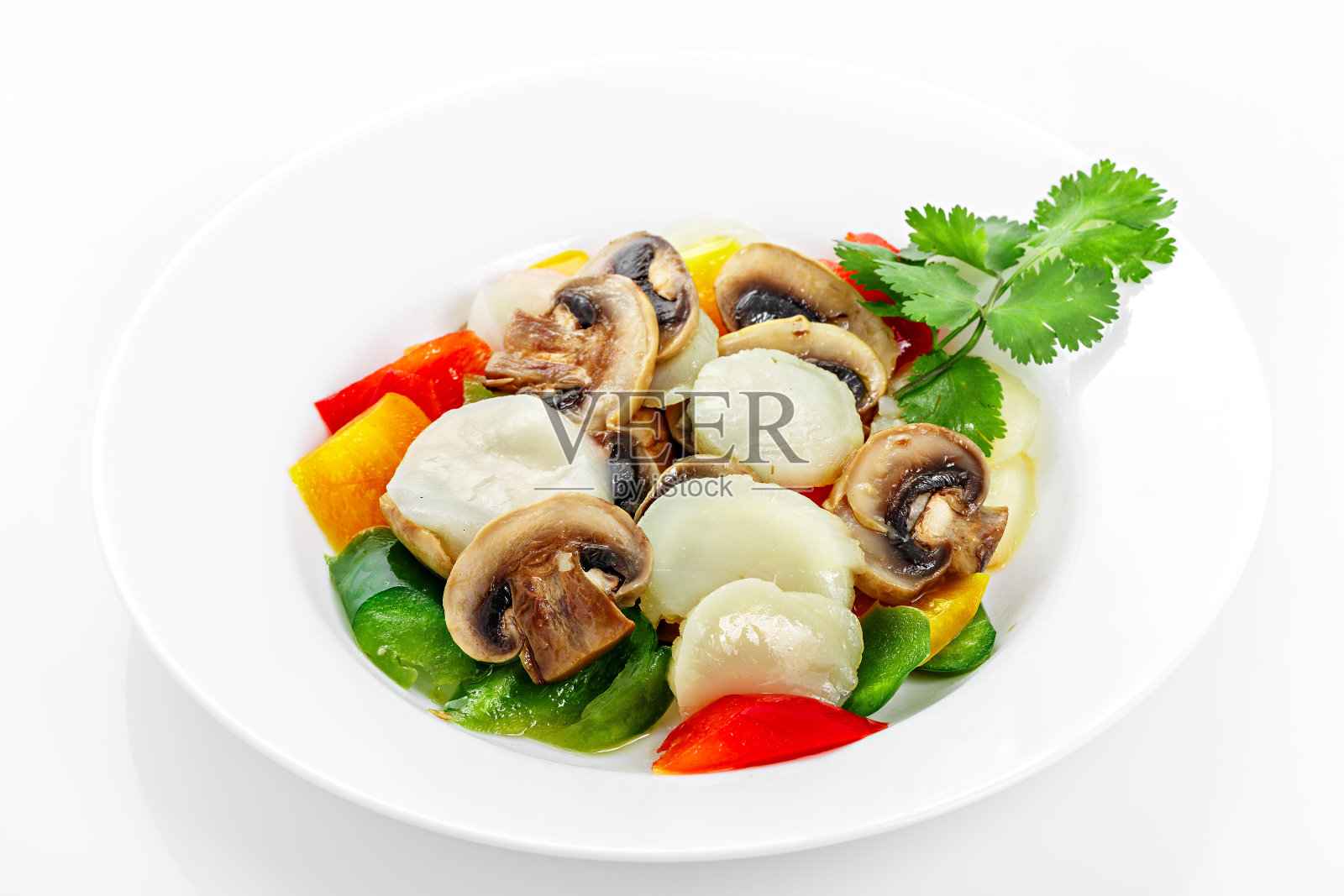 蘑菇蔬菜扇贝沙拉，红辣椒，扇贝照片摄影图片