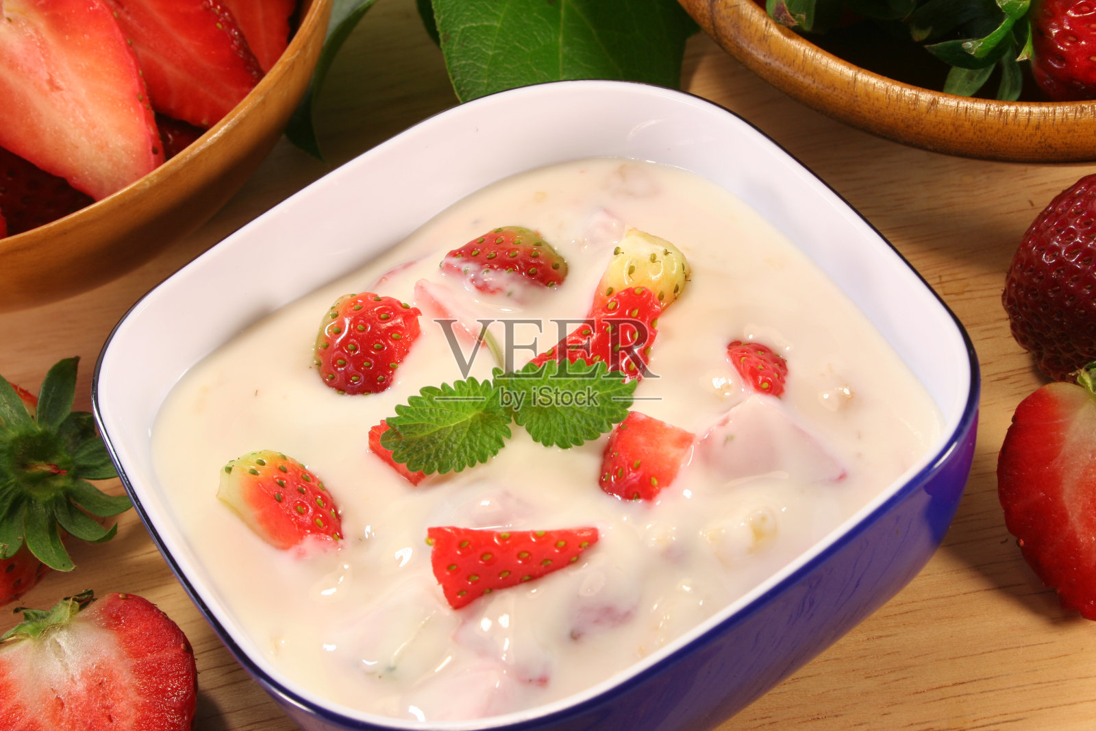 草莓酸奶照片摄影图片