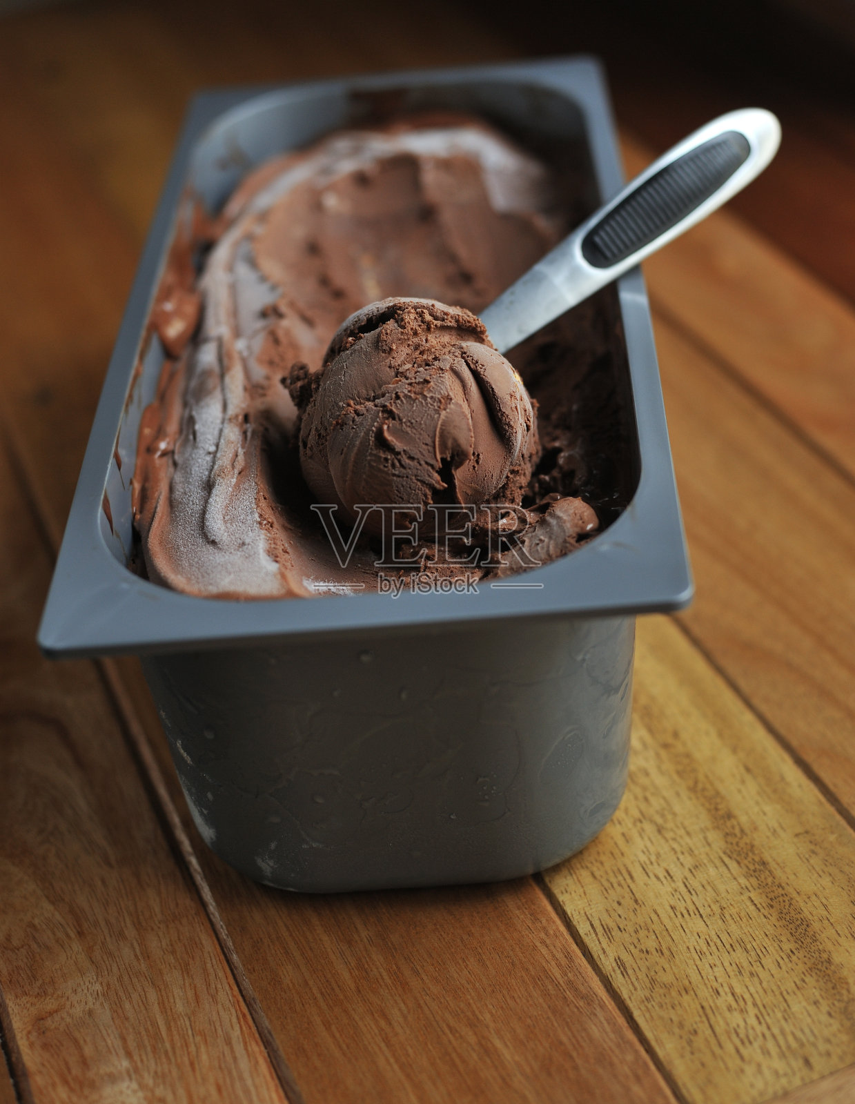 自制巧克力冰淇淋勺照片摄影图片