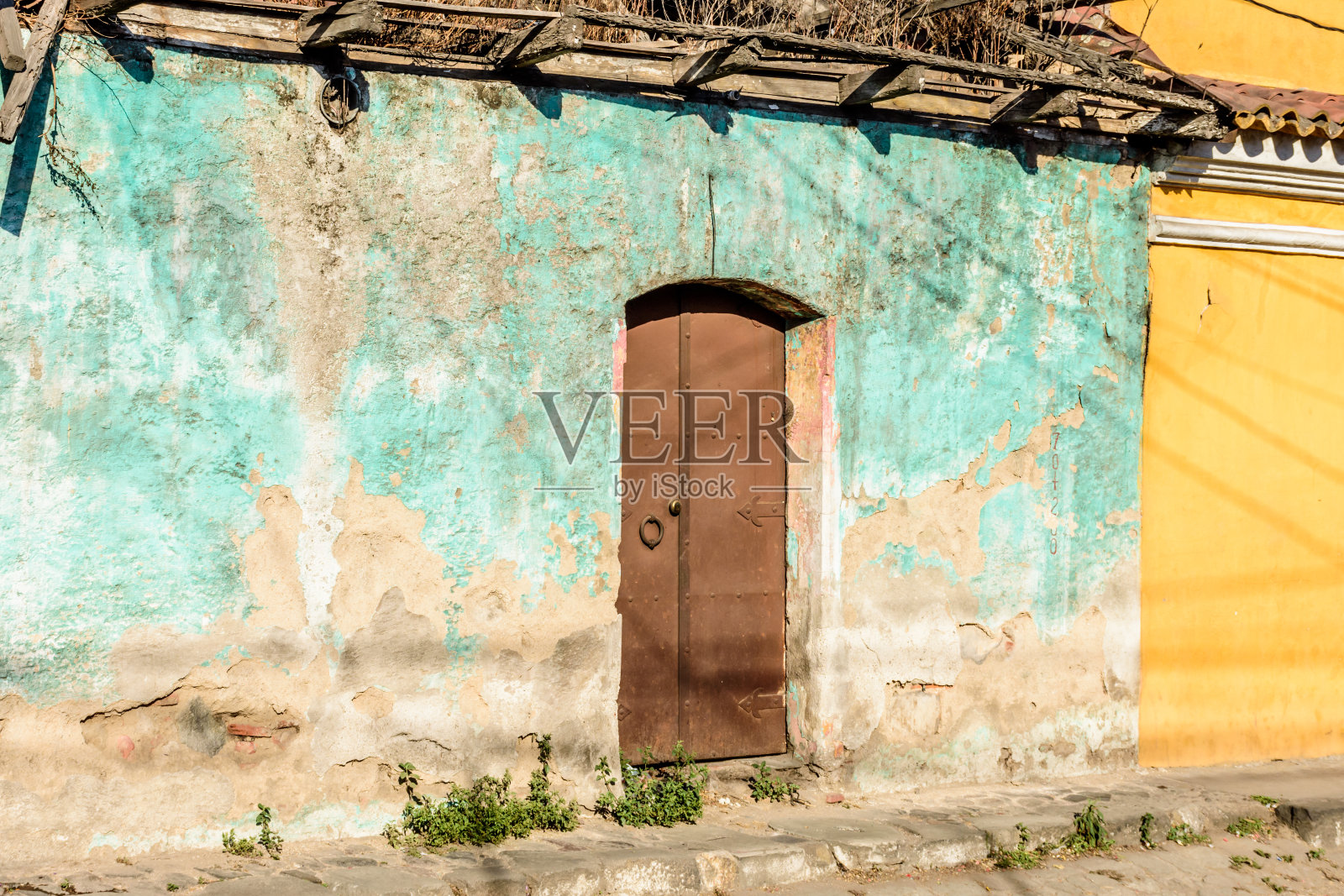 旧的，摇摇欲坠的房子墙，中美洲照片摄影图片