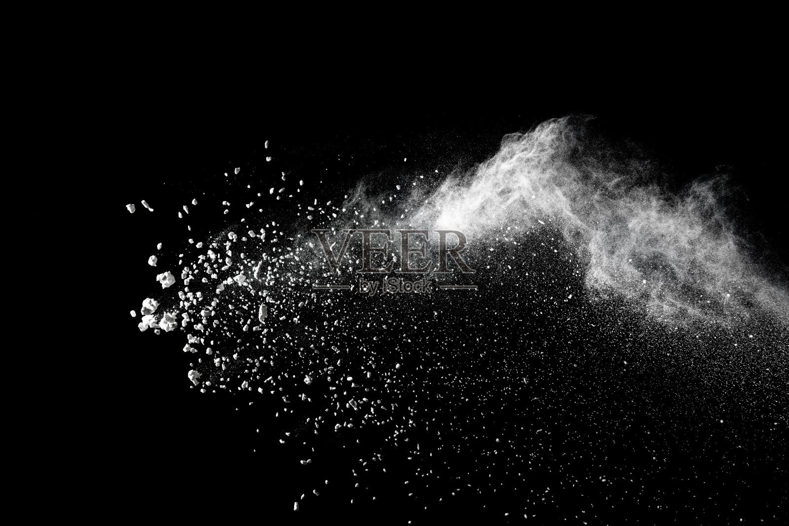 冻结运动的白色粉末爆炸孤立在黑色背景照片摄影图片