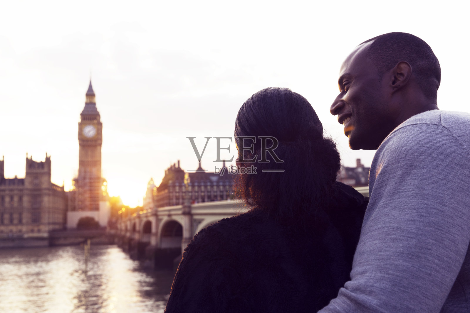 伦敦的年轻夫妇照片摄影图片
