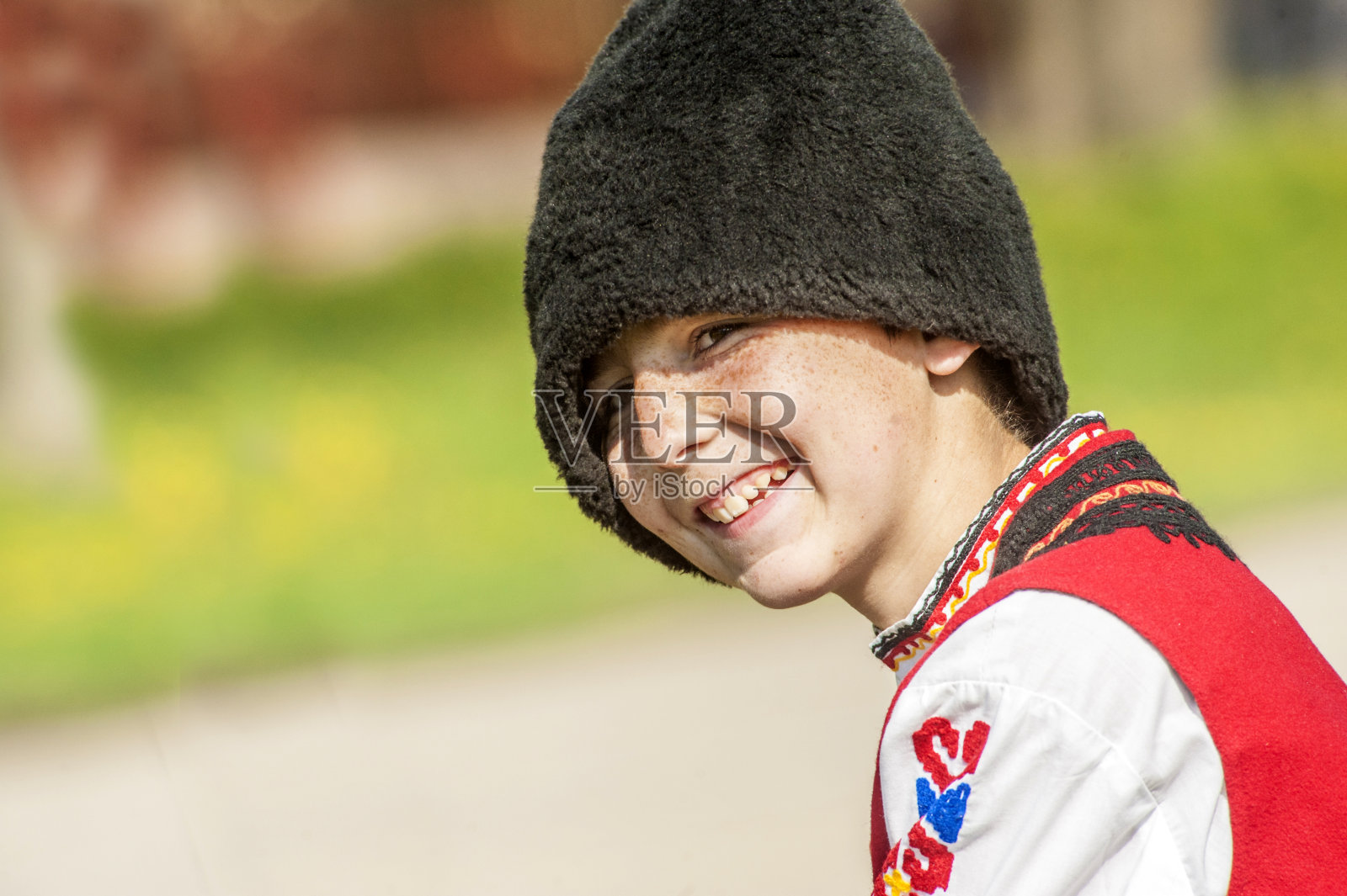 穿着民族服装的保加利亚小孩照片摄影图片