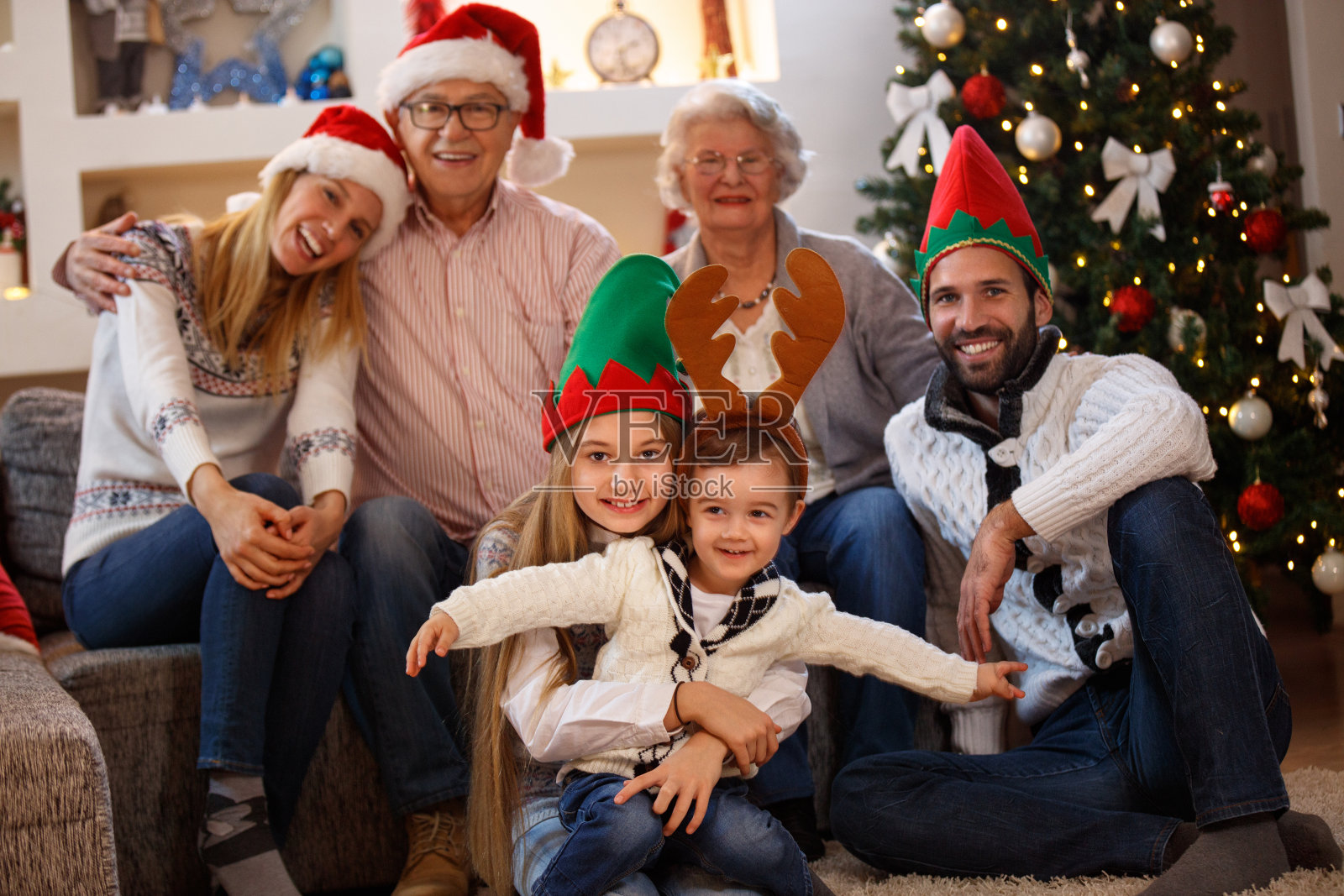 全家和爷爷奶奶一起庆祝圣诞节照片摄影图片