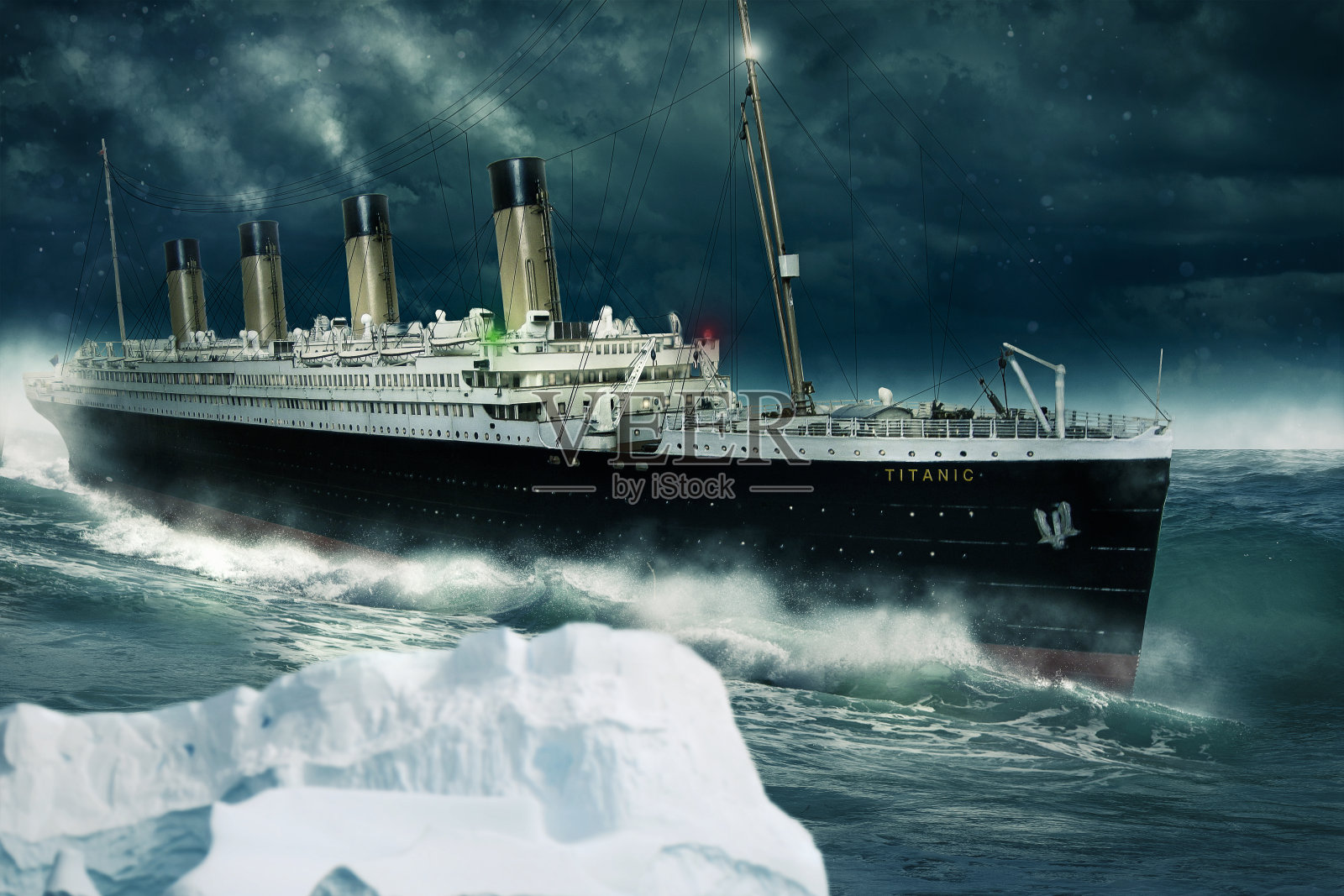 泰坦尼克号在飞越大西洋照片摄影图片