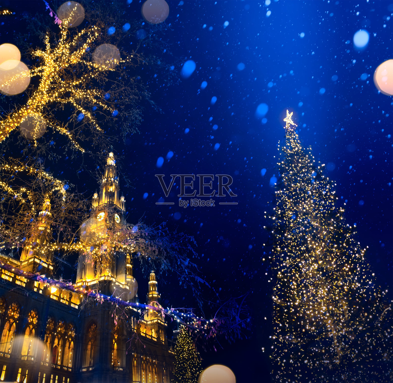 欧洲圣诞节;圣诞树与古城;照片摄影图片