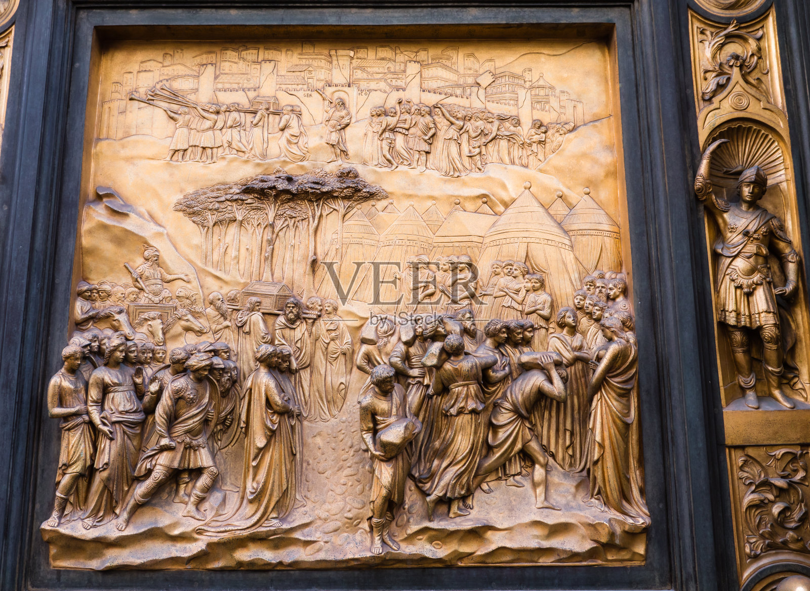 意大利佛罗伦萨洗礼堂东门的镶板照片摄影图片