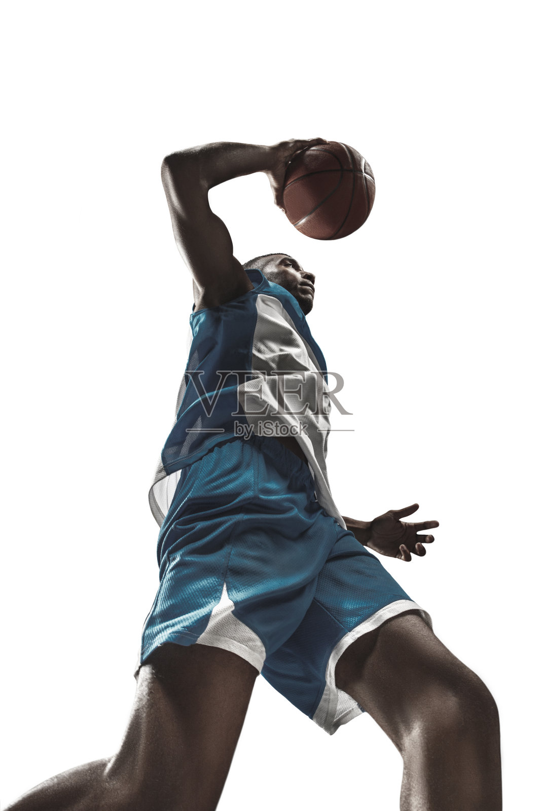 一个拿着球的篮球运动员的肖像照片摄影图片