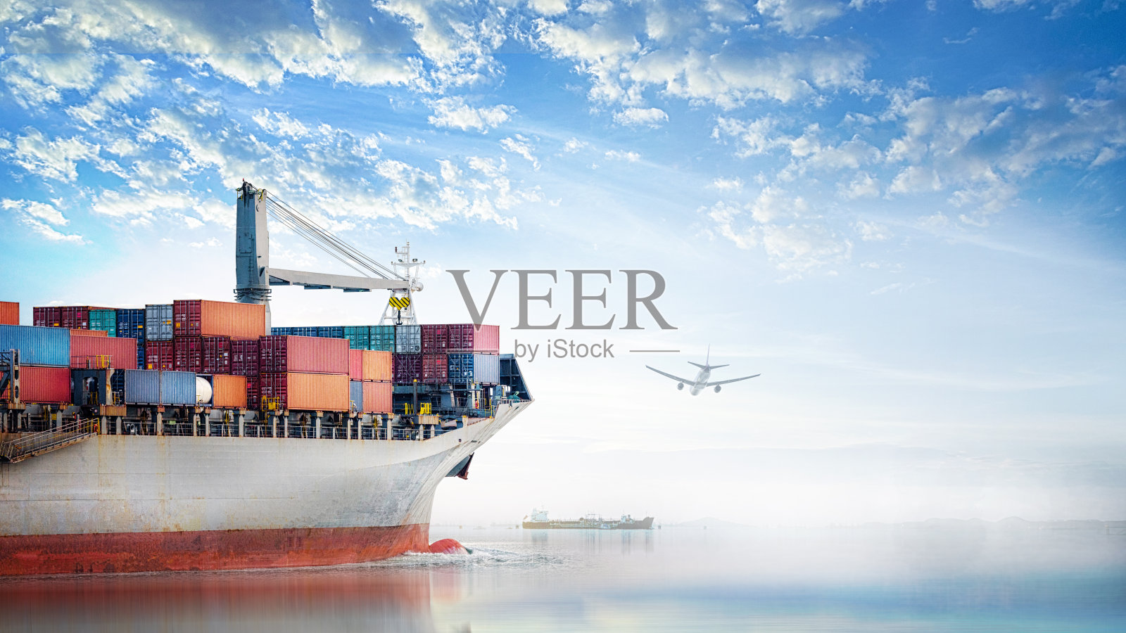 国际集装箱货轮、货机的远洋物流运输、货运运输、海运照片摄影图片