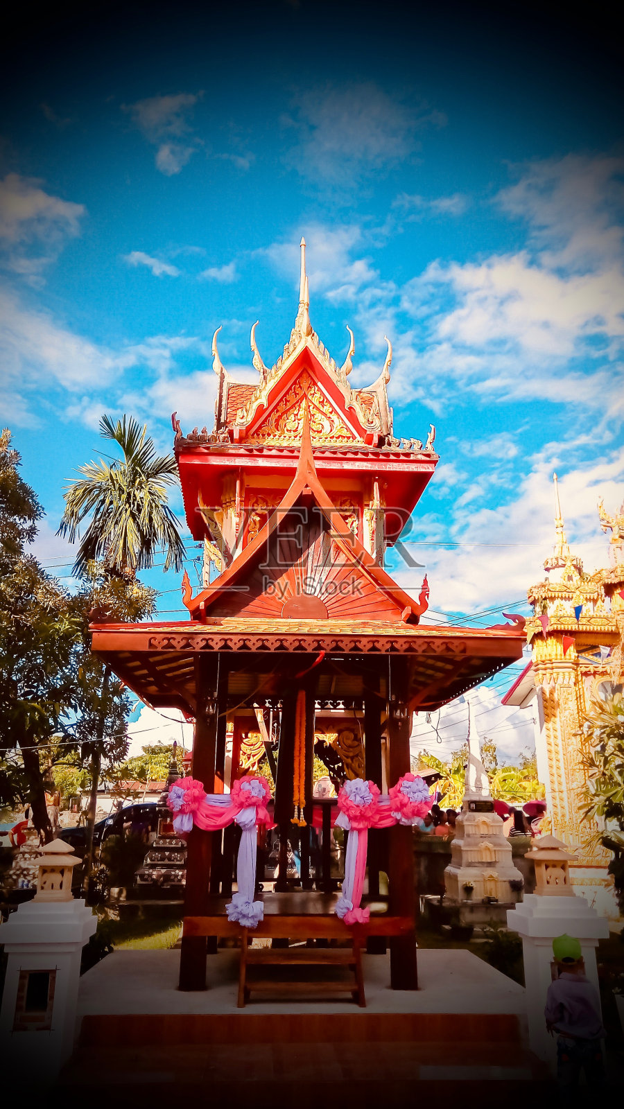 泰国寺庙中的木屋。照片摄影图片