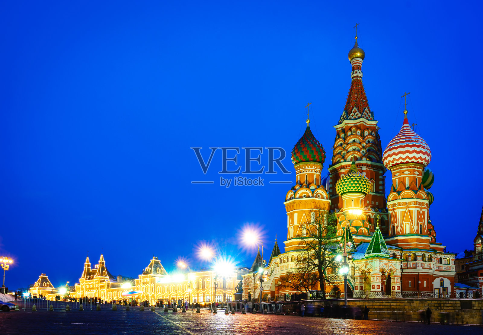 莫斯科夜景红场和圣巴西尔大教堂。照片摄影图片