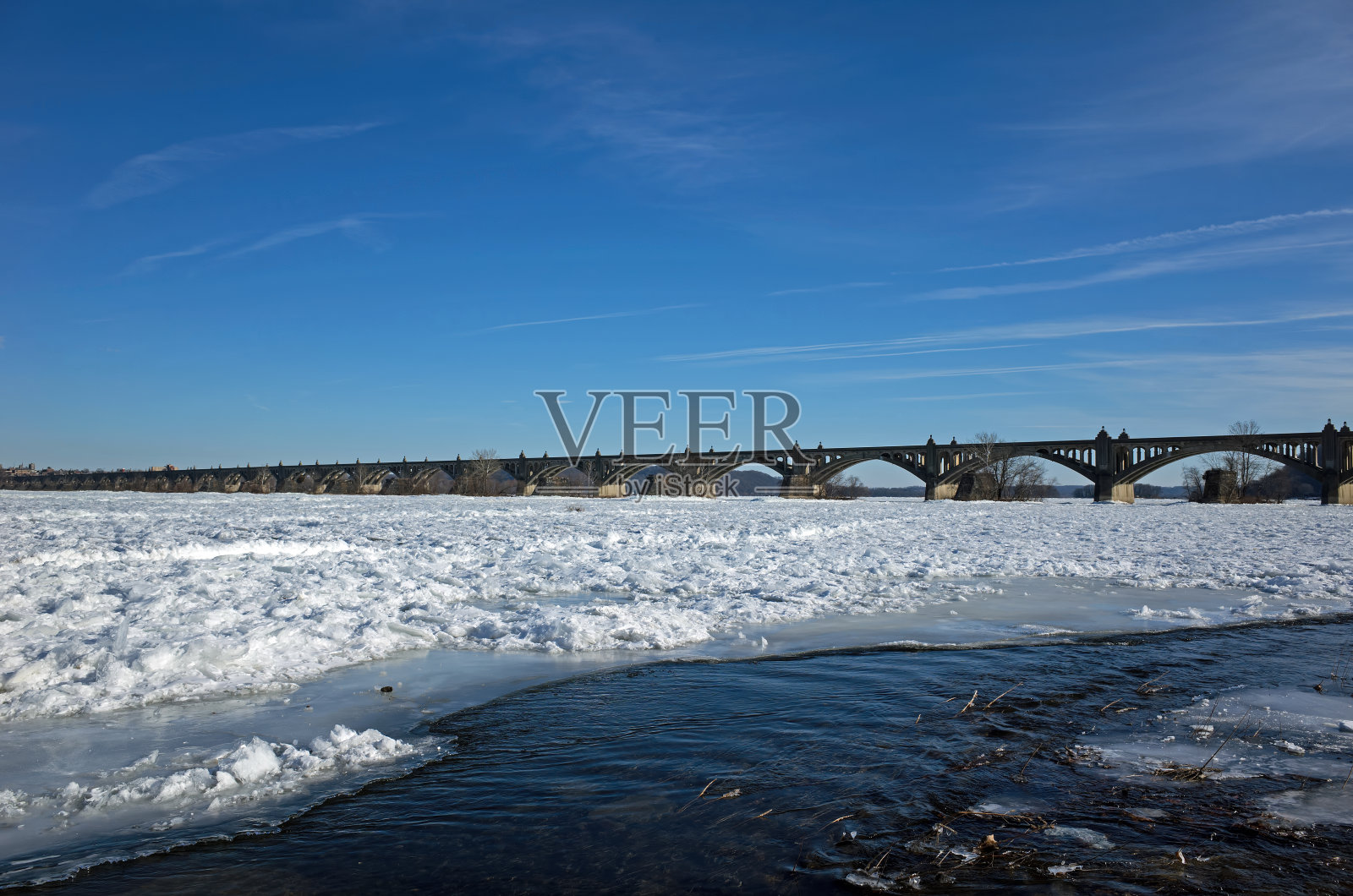 冰冻的河照片摄影图片