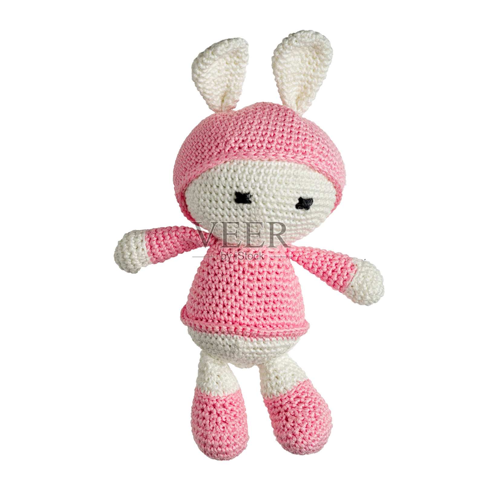 Amigurumi钩针白兔玩具在粉红色的衣服孤立在白色的背景照片摄影图片