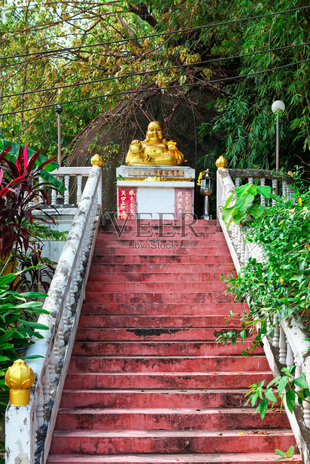 泰国科帕颜，恰洛姆，中国桑桑寺观音寺金佛主楼梯照片摄影图片