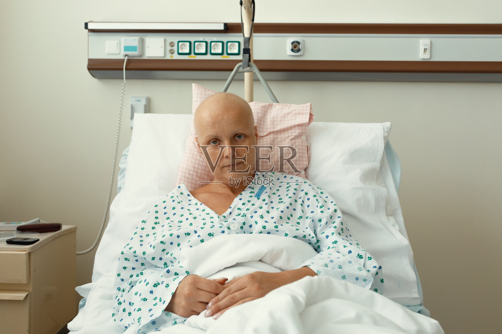 住院的癌症妇女照片摄影图片