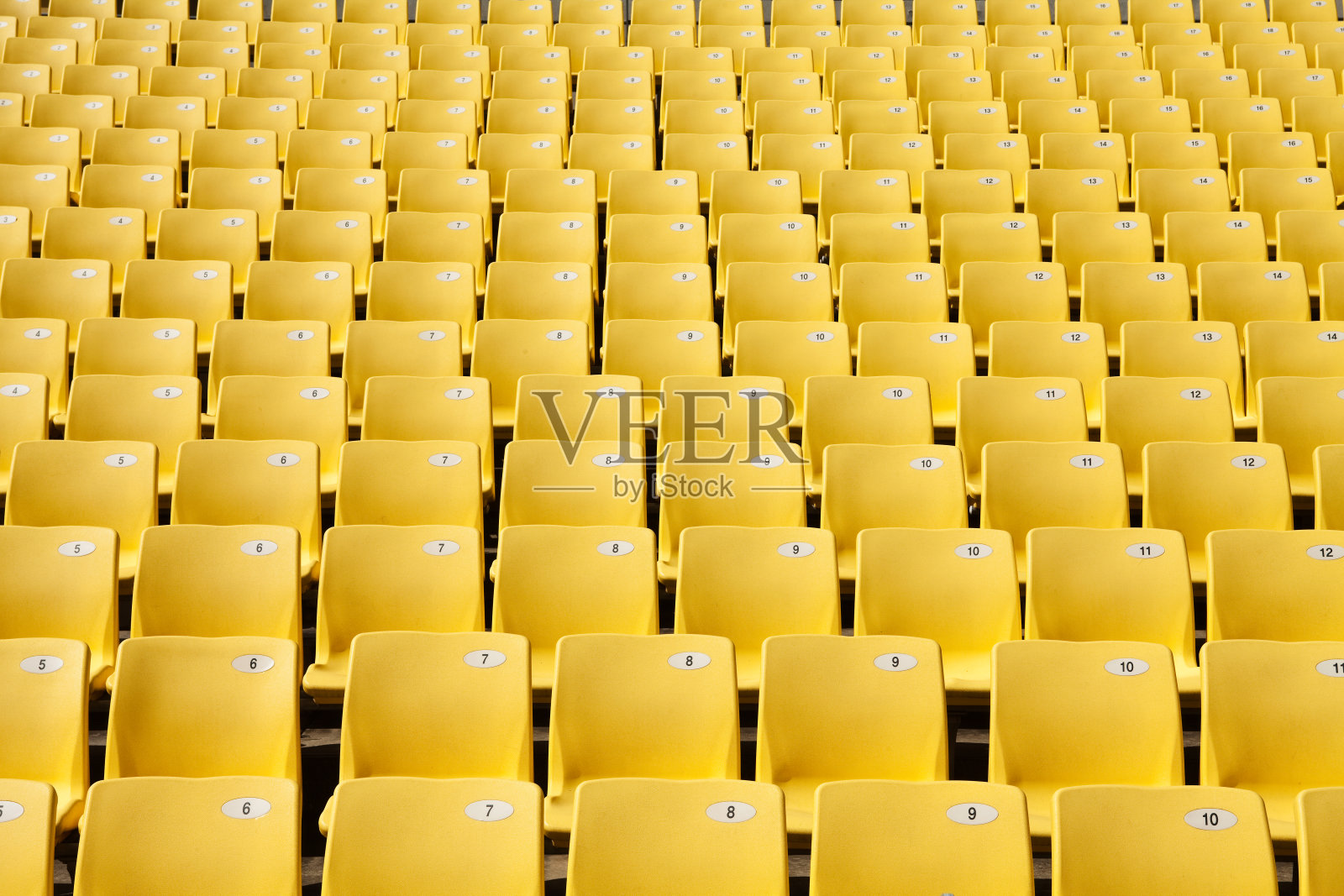 黄色的座位在体育场照片摄影图片