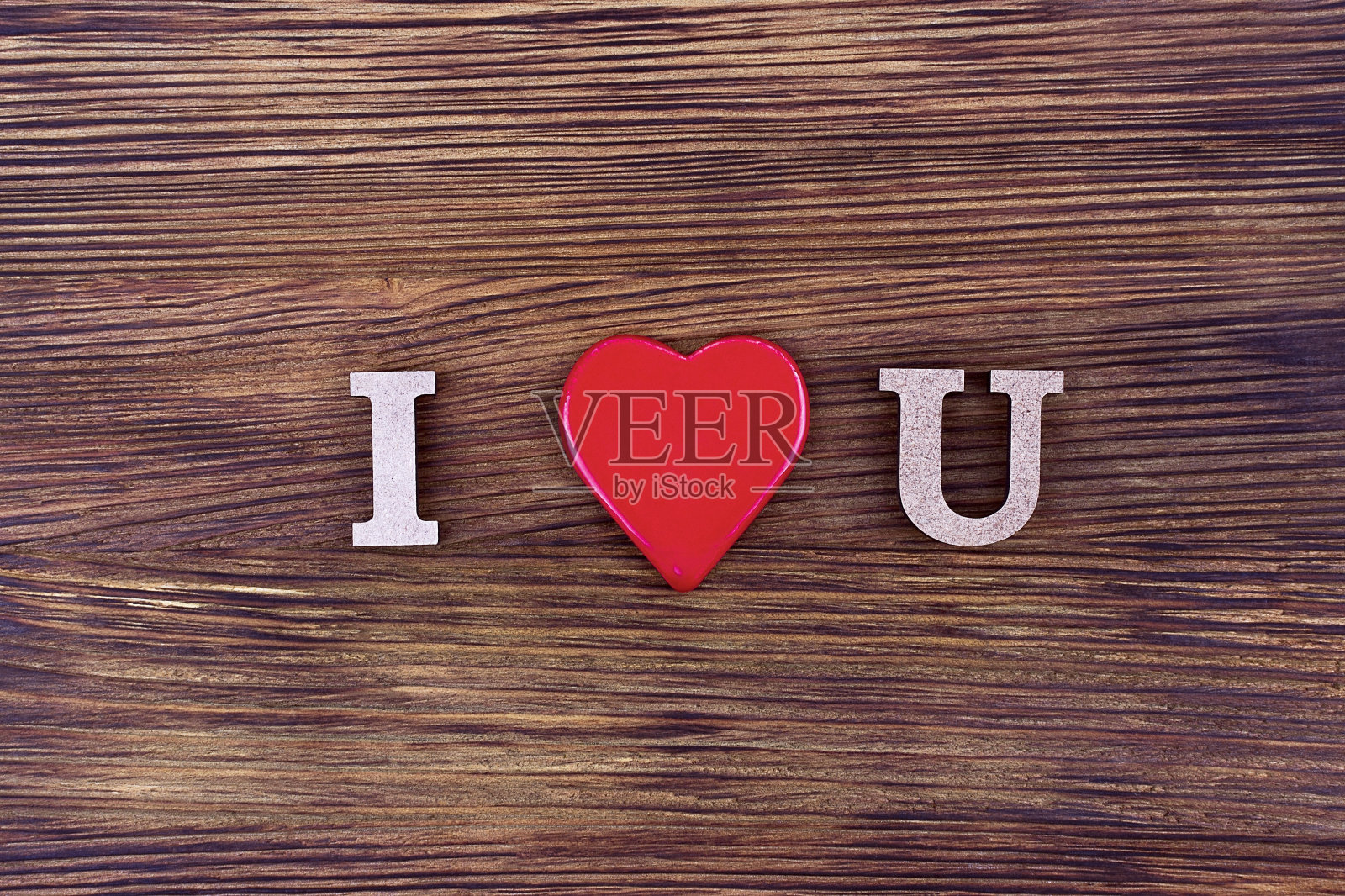 情人节背景字母我爱在棕色的木制背景。照片摄影图片