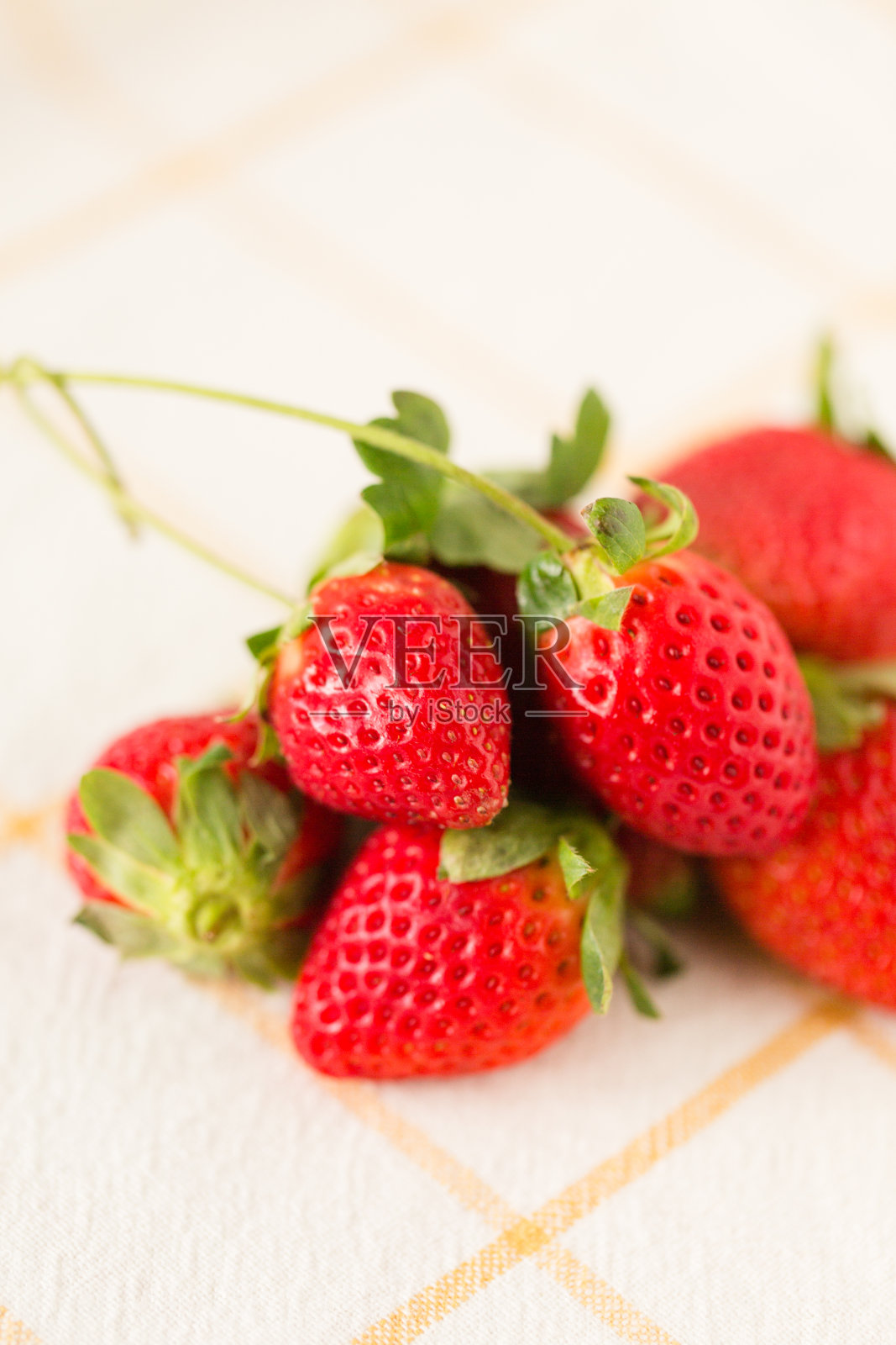 红色的草莓照片摄影图片