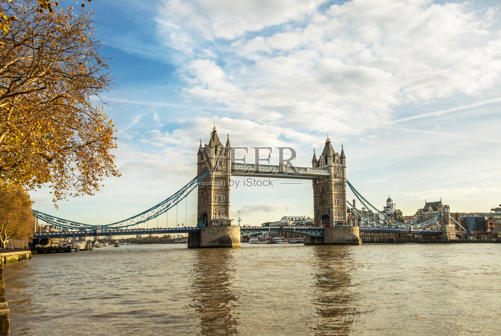英国伦敦秋季塔桥照片摄影图片