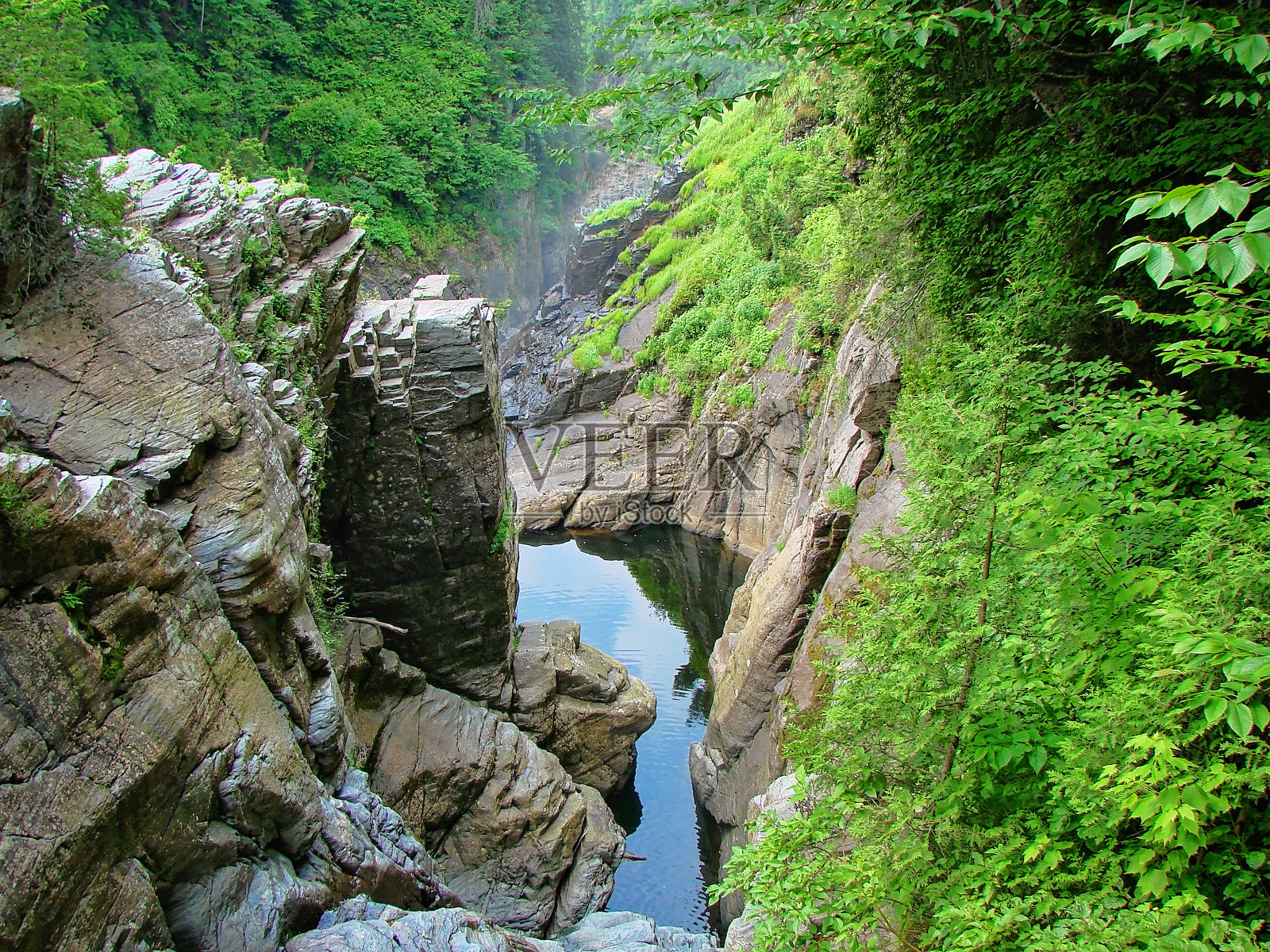 圣安妮峡谷瀑布，魁北克照片摄影图片