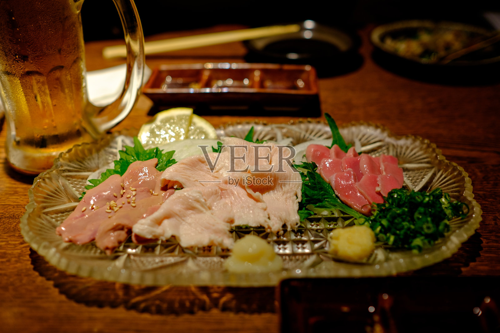 冲绳的生鱼片晚餐照片摄影图片