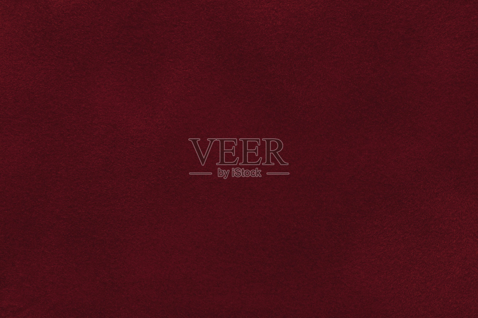背景暗红色麂皮织物特写。葡萄酒磨砂织物的天鹅绒哑光纹理照片摄影图片