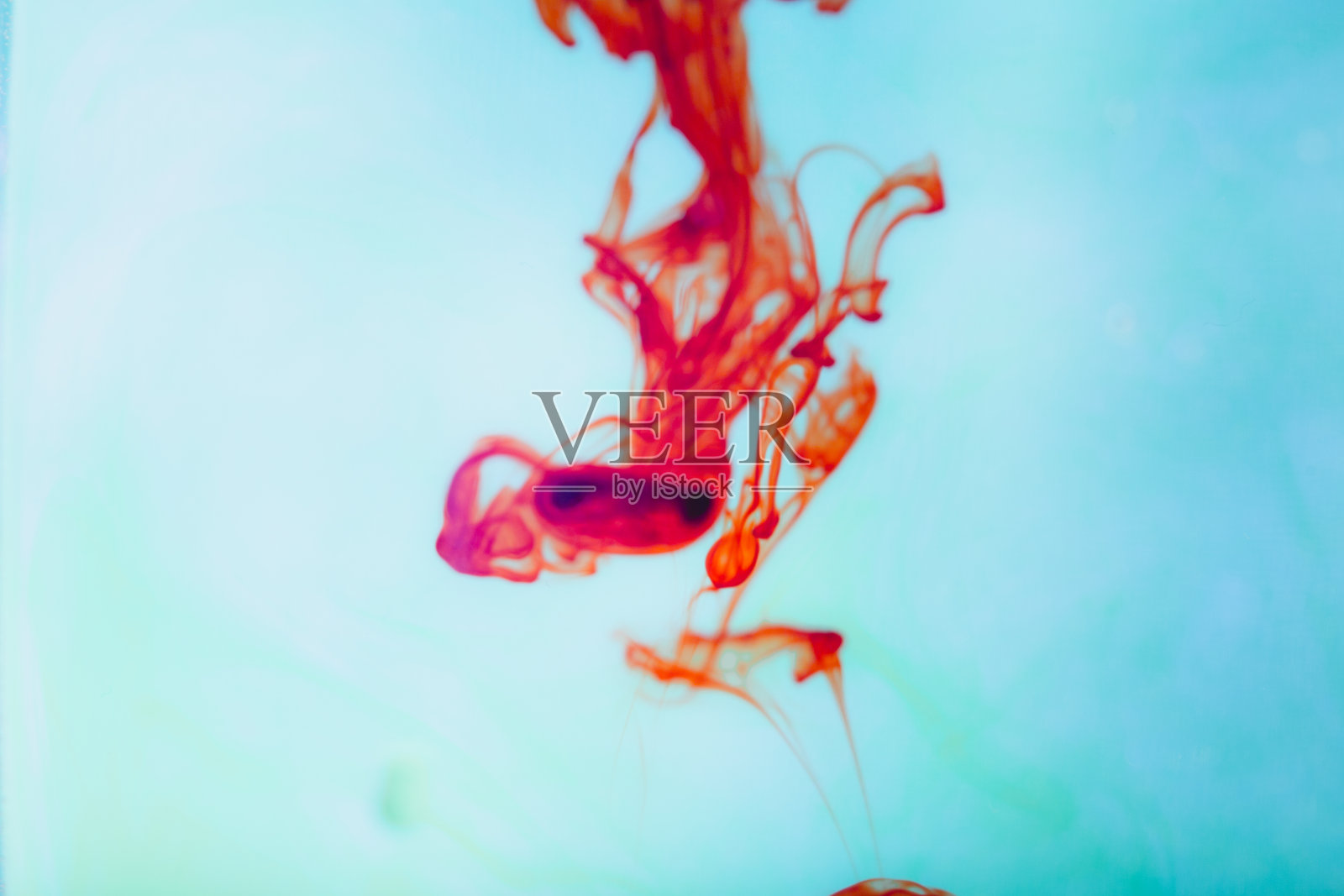 水里的红墨，艺术镜头，抽象背景照片摄影图片