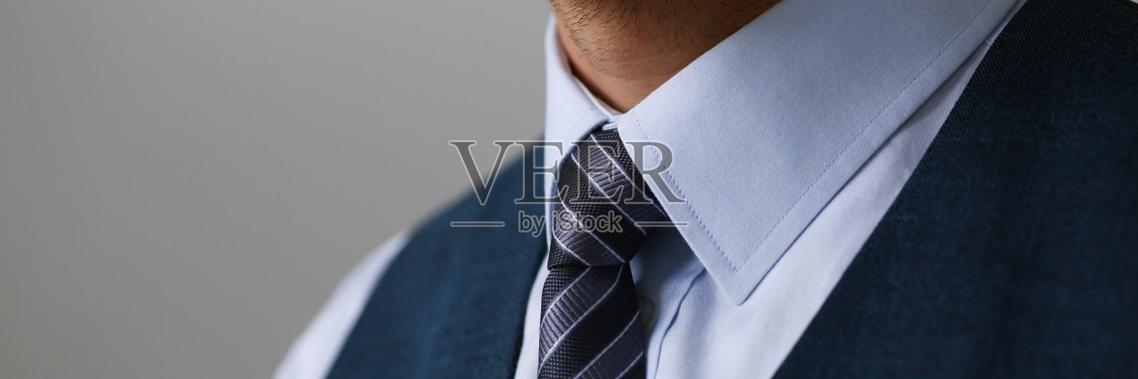 领带上的衬衫西装风格的商务男士时装店照片摄影图片