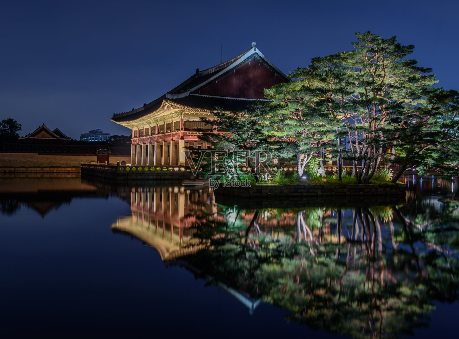 在韩国，有一个叫“京福冈”的宫殿的标志照片摄影图片