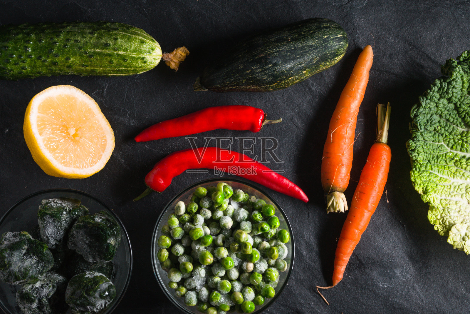 黄瓜和南瓜，卷心菜，沙维卷心菜和胡萝卜，辣椒照片摄影图片