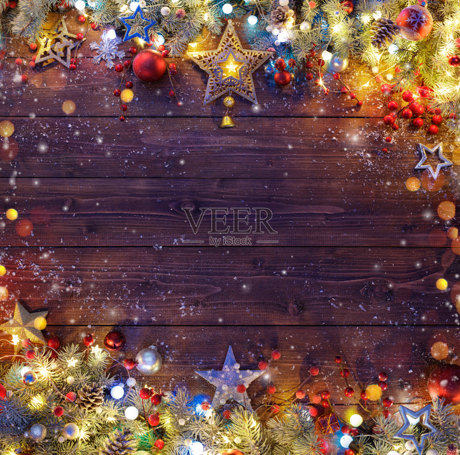 圣诞背景-雪枞树枝和灯在黑暗的桌子上插画图片素材