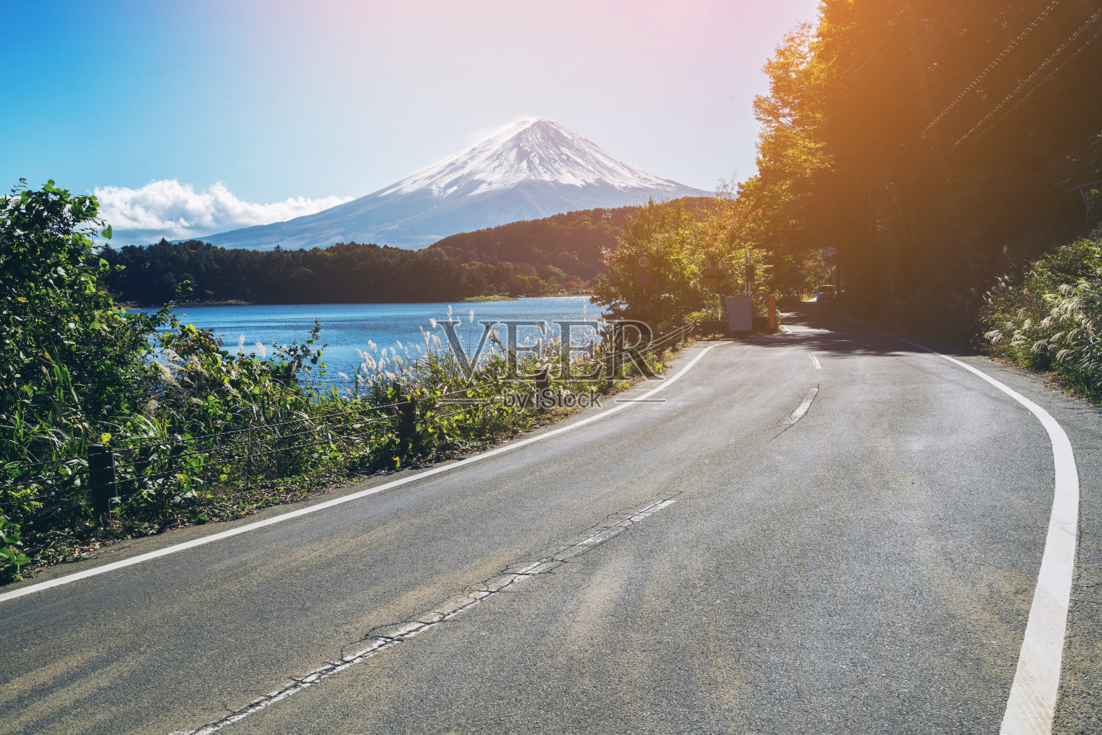 日本富士山和川口湖公路照片摄影图片