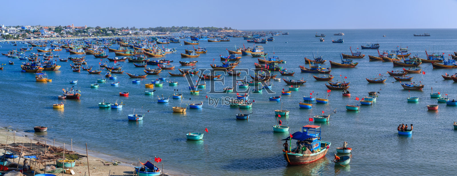 越南海港渔船的全景照片摄影图片