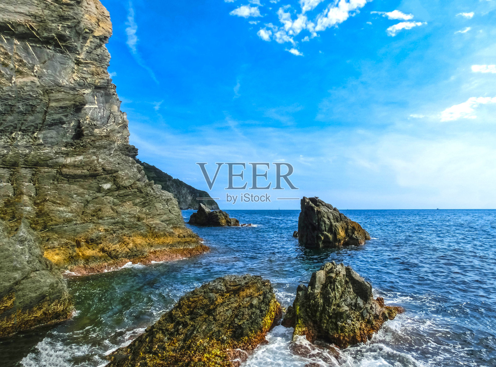 地中海上的岩石，马纳罗拉，Cinque Terre，意大利照片摄影图片