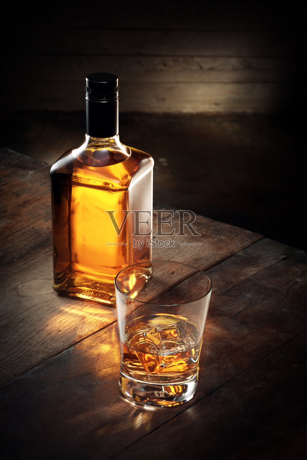 波本威士忌照片摄影图片