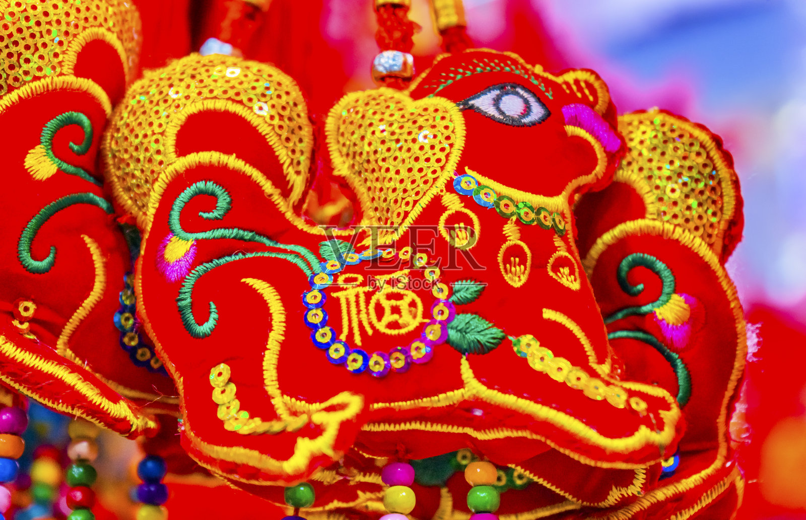 红色古代狗中国农历新年装饰北京中国照片摄影图片