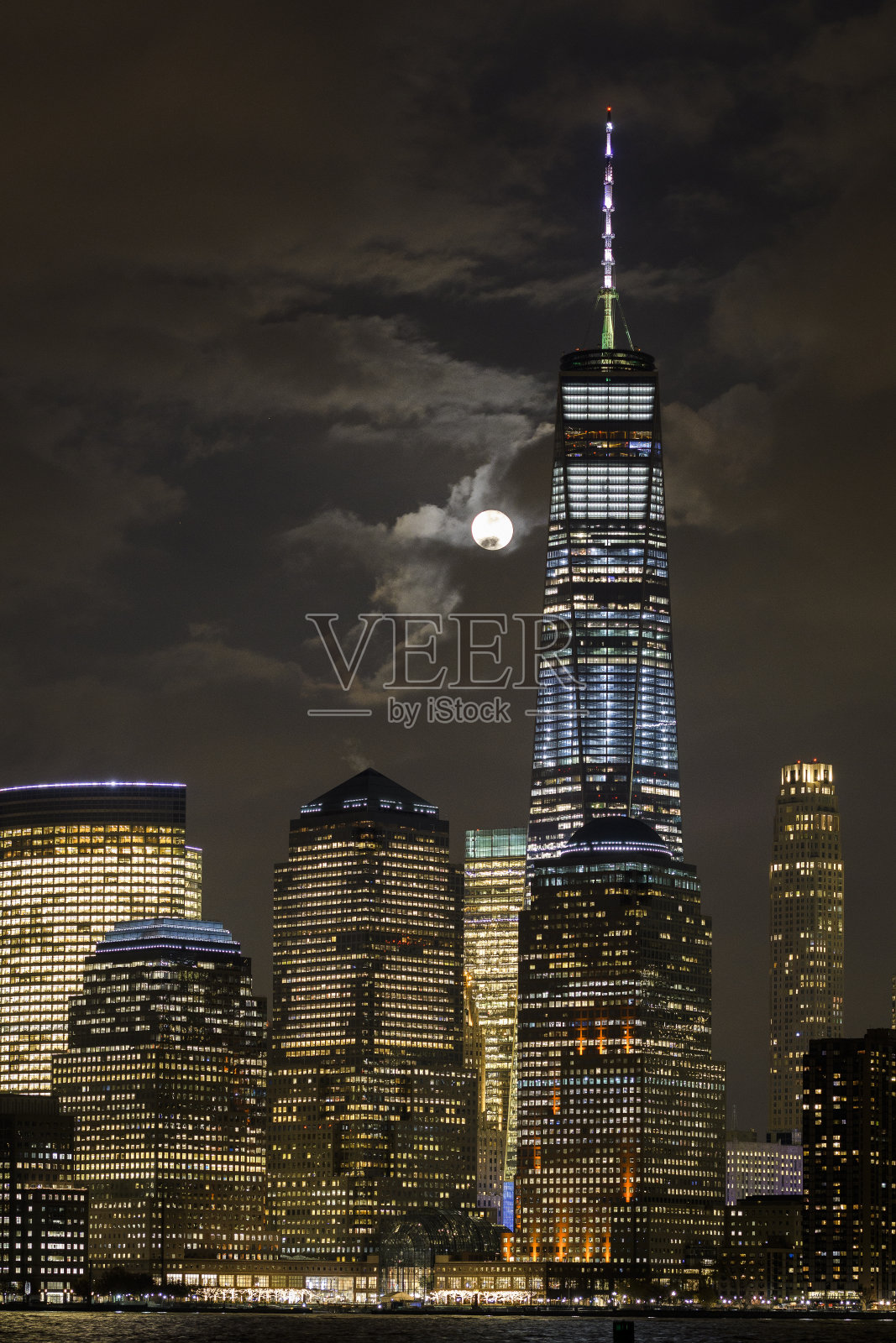 曼哈顿上空的超级月亮照片摄影图片