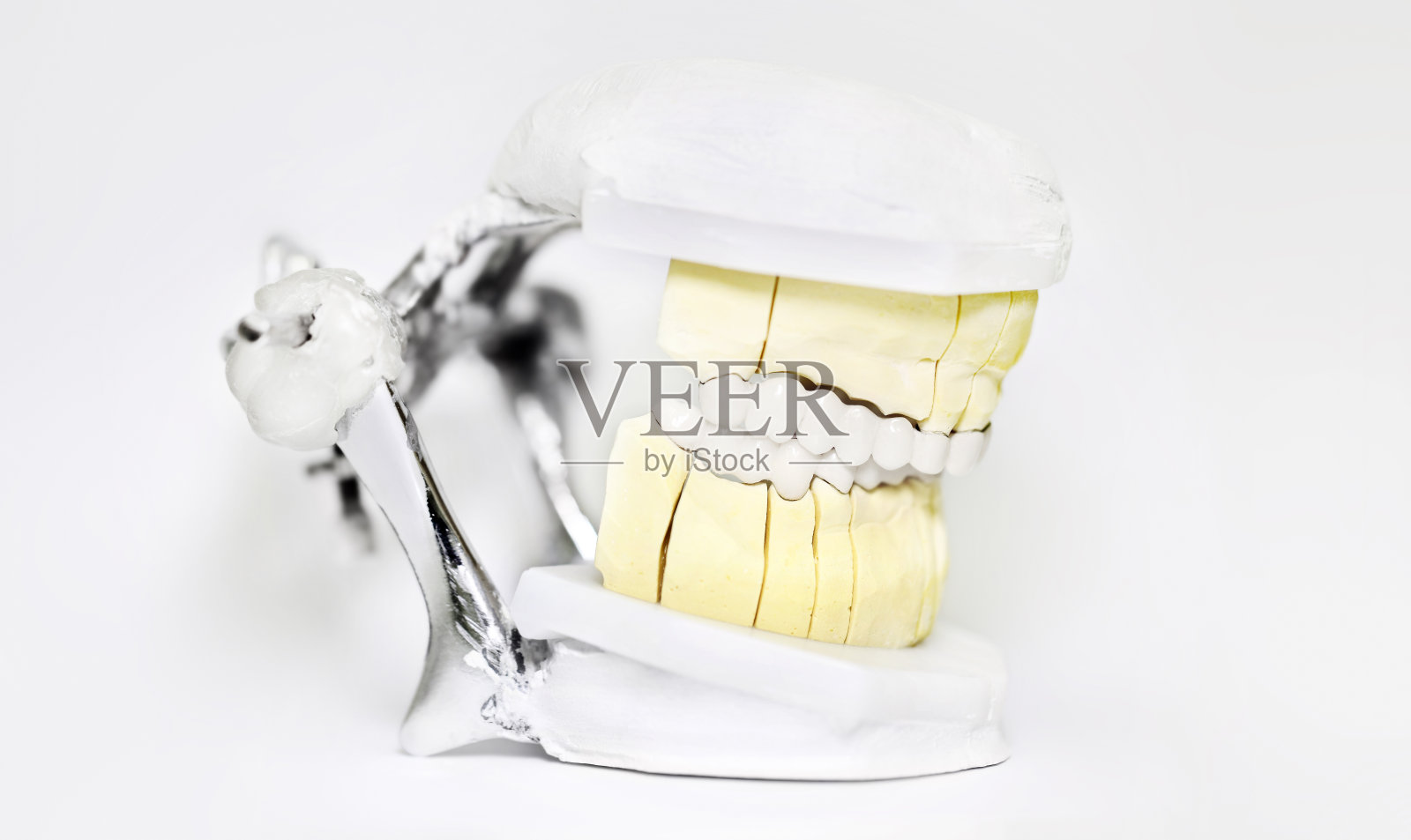 牙科咬合器孤立在白色背景下，牙医技术工具照片摄影图片