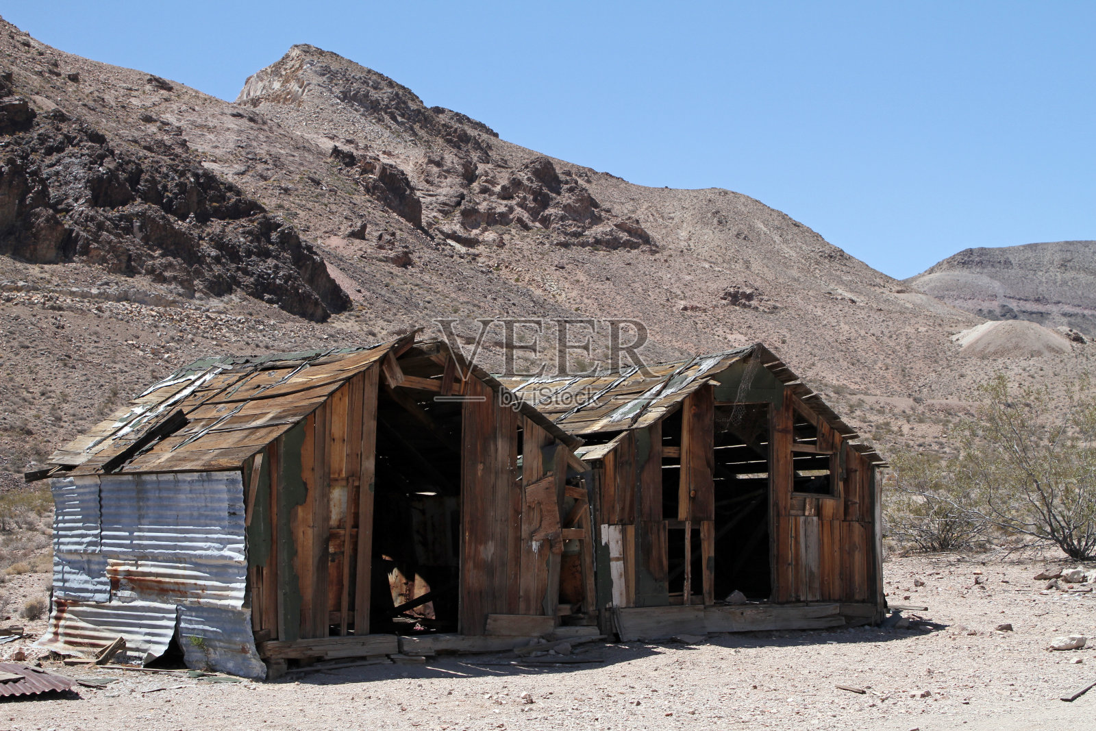 死亡谷鬼城里的废弃棚屋照片摄影图片